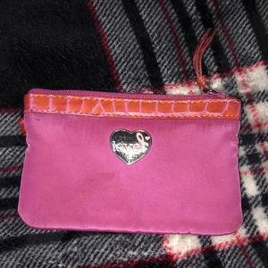 I’m selling a pink wallet